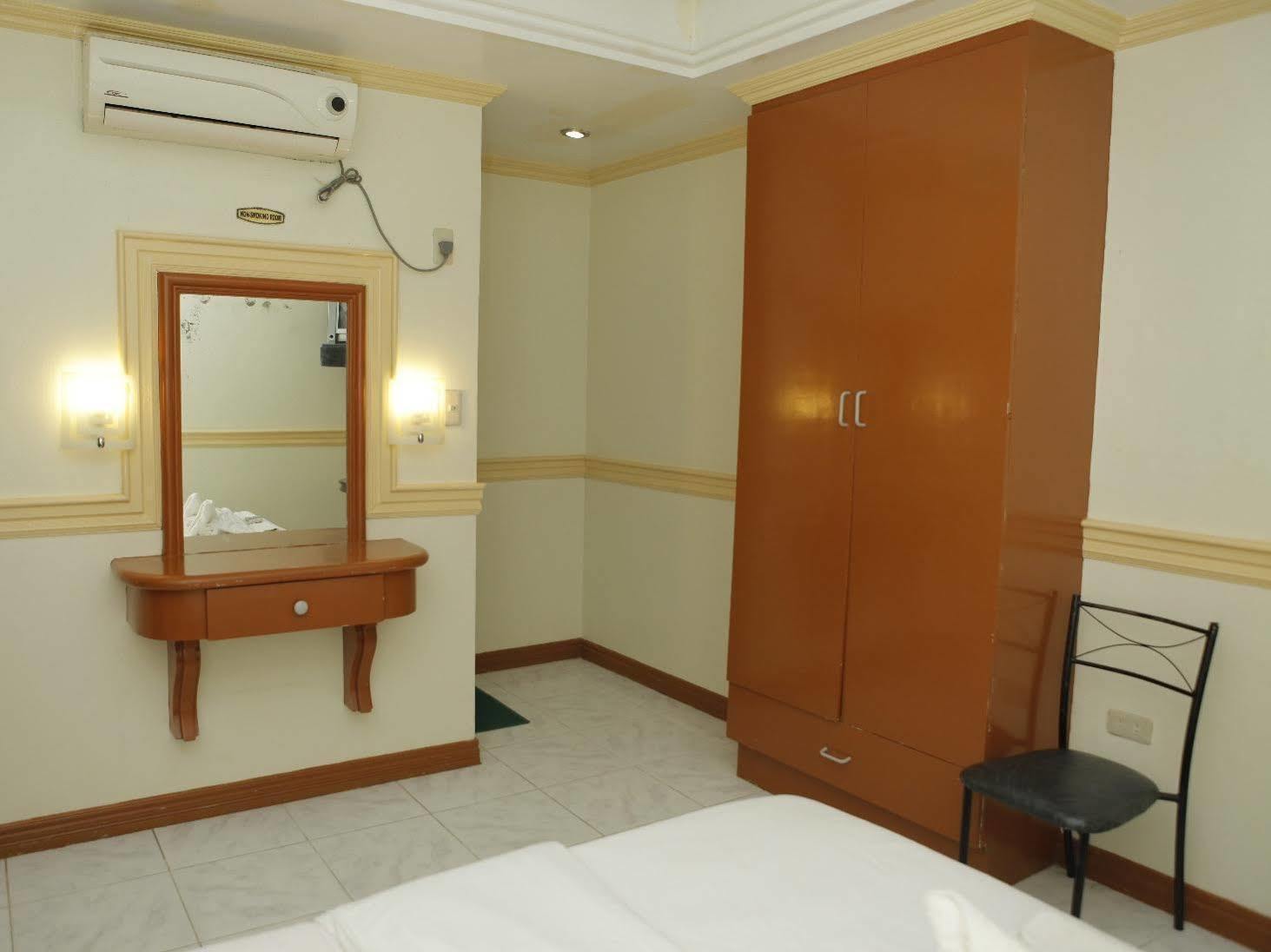 Golden Palace Hotel Tagum Extérieur photo